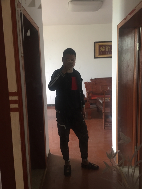 MC无所畏惧的第一张照片--香港上门女婿服务网