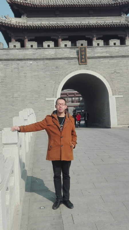伟岸如山的第一张照片--香港上门女婿服务网